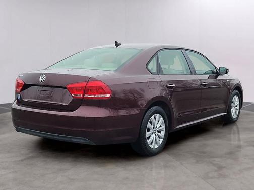 2013 Volkswagen Passat 2.5L Wolfsburg Edition