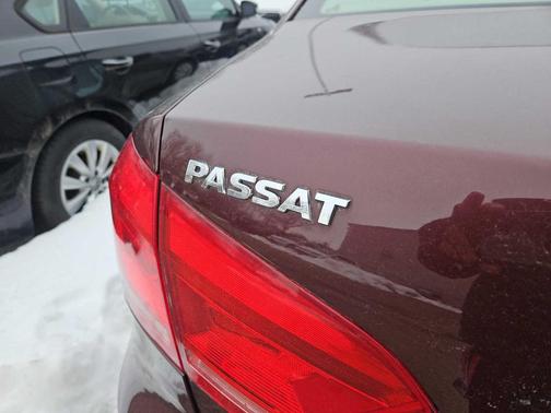 2013 Volkswagen Passat 2.5L Wolfsburg Edition