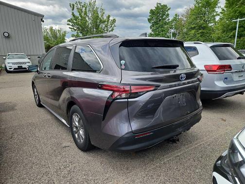 Predawn Gray Mica 2021 Toyota Sienna XLE