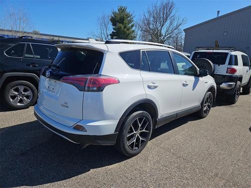 2018 Toyota RAV4 Hybrid SE