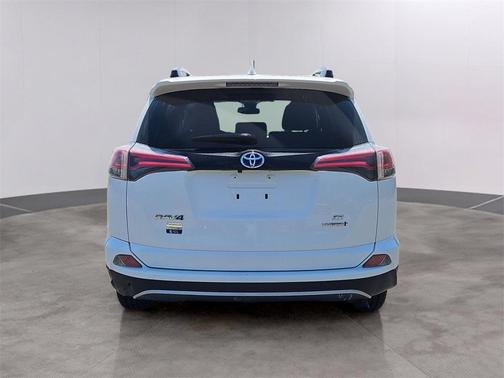 2018 Toyota RAV4 Hybrid SE