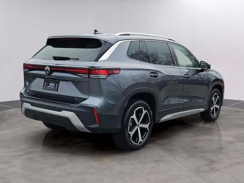 Platinum Gray Metallic 2025 Volkswagen Tiguan 2.0T SE