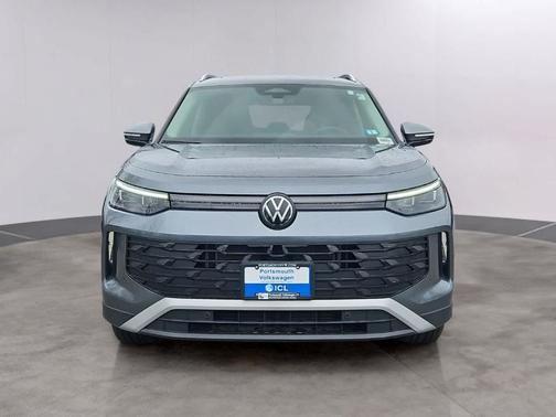 Platinum Gray Metallic 2025 Volkswagen Tiguan 2.0T SE