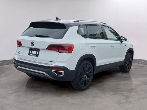 Pure White 2023 Volkswagen Taos 1.5T SE