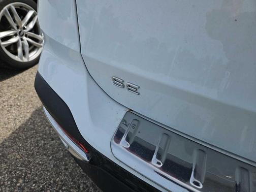 Pure White 2023 Volkswagen Taos 1.5T SE