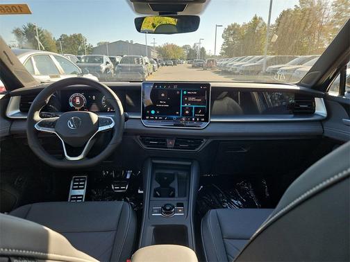 2025 Volkswagen Tiguan 2.0T SE R-Line Black