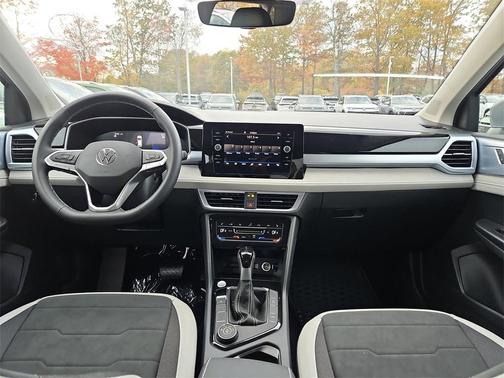 2025 Volkswagen Taos 1.5T SE
