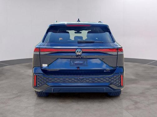 Deep Black Pearl Effect 2026 Volkswagen Tiguan 2.0T SE R-Line Black