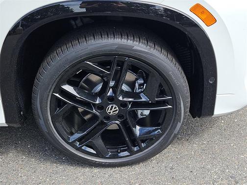 2025 Volkswagen Tiguan 2.0T SE R-Line Black