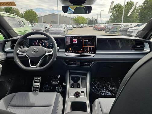 2025 Volkswagen Tiguan 2.0T SE R-Line Black