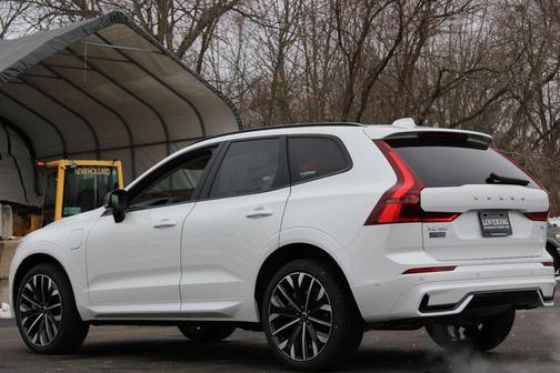 Crystal White 2026 Volvo XC60 Plug-In Hybrid T8 Ultra