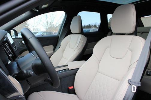 2026 Volvo XC60 B5 Plus