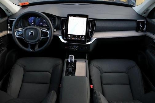 2025 Volvo XC90 B6 Plus 7-Seater