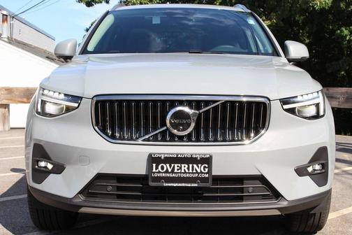 2025 Volvo XC40 B5 Ultra Bright Theme