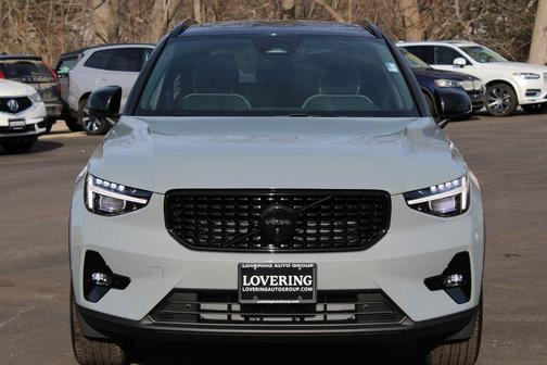 2026 Volvo XC40 B5 Ultra Black Edition