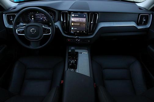 2025 Volvo XC60 B5 Plus