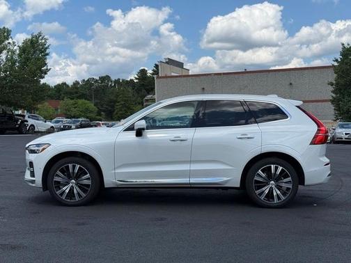 2022 Volvo XC60 B5 Inscription