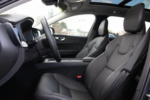 2025 Volvo XC60 B5 Core