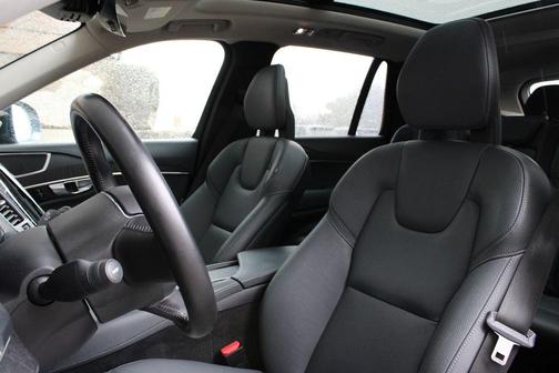 2020 Volvo XC90 T6 Momentum 7 Passenger