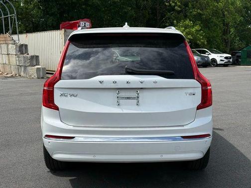 Crystal White Metallic 2025 Volvo XC90 Plug-In Hybrid T8 Plus 7-Seater