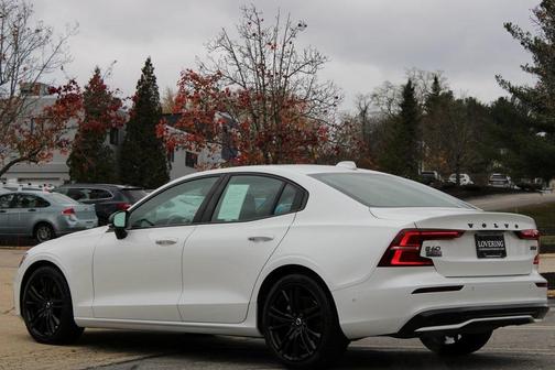 2024 Volvo S60 B5 Plus Black Edition