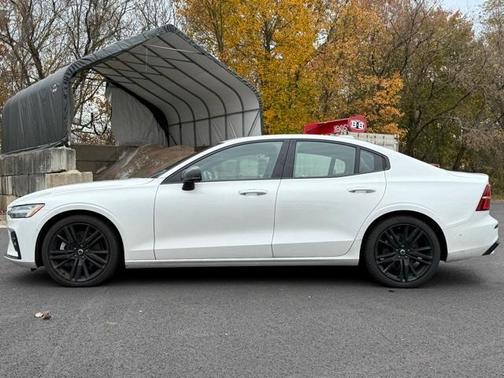 2024 Volvo S60 B5 Plus Black Edition