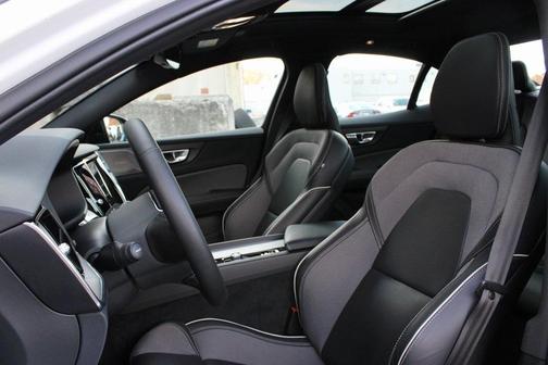 2024 Volvo S60 B5 Plus Black Edition