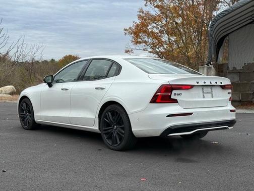 2024 Volvo S60 B5 Plus Black Edition