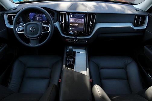 2025 Volvo XC60 B5 Plus