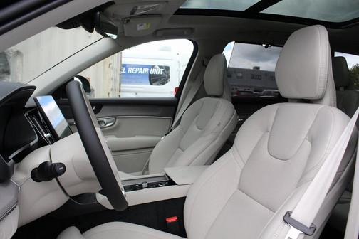 2026 Volvo XC90 B6 Ultra Dark Theme 7-Seater