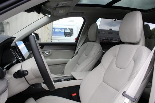 2026 Volvo XC90 B6 Ultra Dark Theme 7-Seater