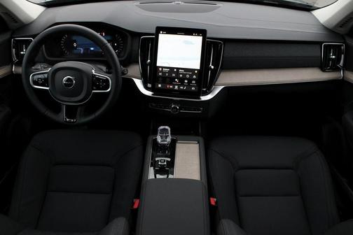 2026 Volvo XC90 B5 Core