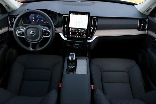 2025 Volvo XC90 B6 Plus 7-Seater