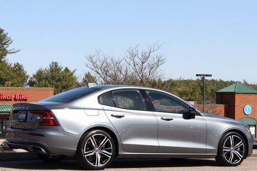 2021 Volvo S60 Recharge Plug-In Hybrid T8 R-Design