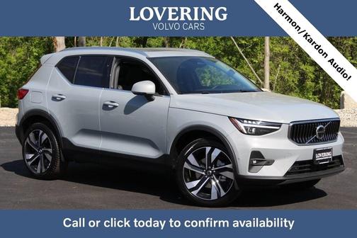 2025 Volvo XC40 B5 Ultra Bright Theme