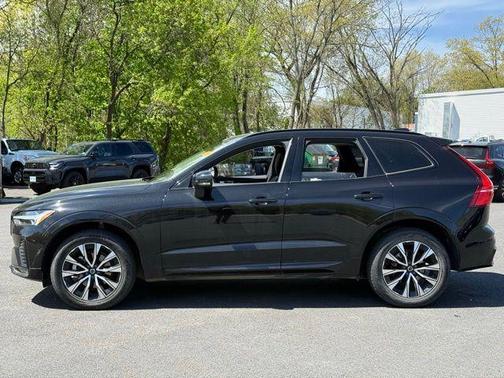 Onyx Black Metallic 2025 Volvo XC60 B5 Plus