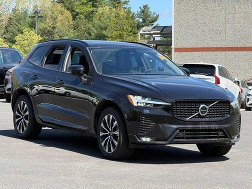Onyx Black Metallic 2025 Volvo XC60 B5 Plus