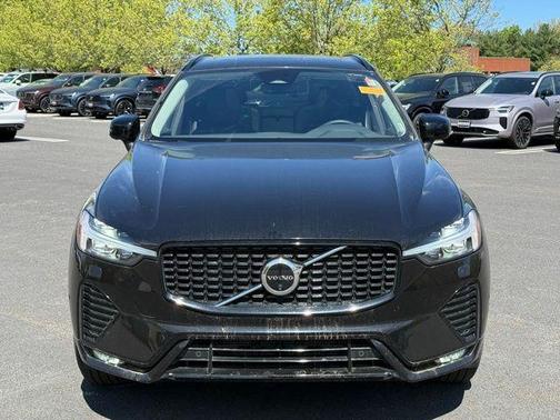 Onyx Black Metallic 2025 Volvo XC60 B5 Plus