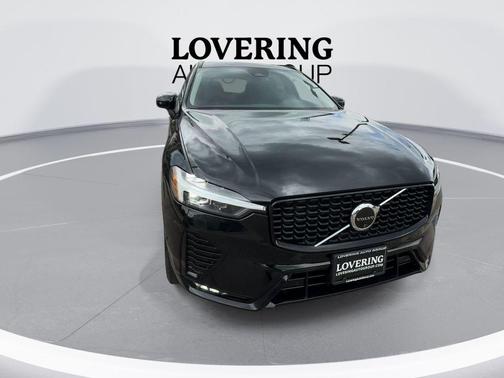 Onyx Black Metallic 2025 Volvo XC60 B5 Plus