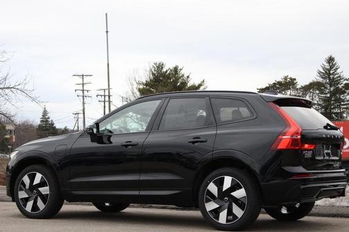 2025 Volvo XC60 Plug-In Hybrid T8 Plus