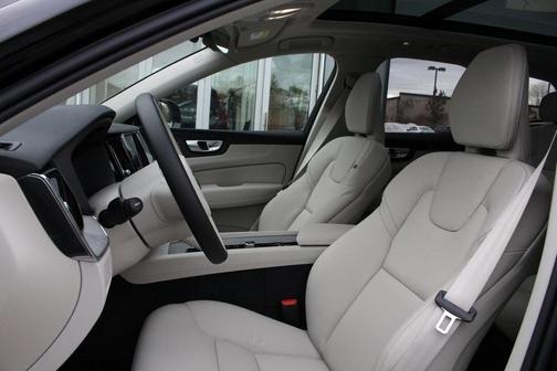 2025 Volvo XC60 Plug-In Hybrid T8 Plus
