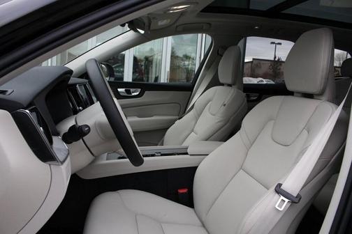 2025 Volvo XC60 Plug-In Hybrid T8 Plus