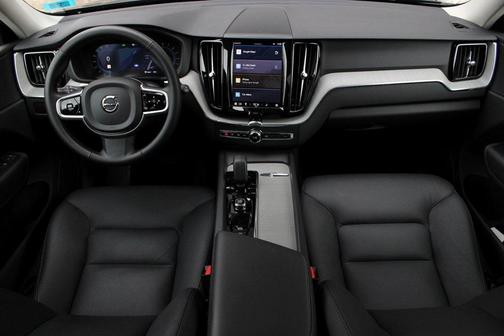 2025 Volvo XC60 B5 Plus