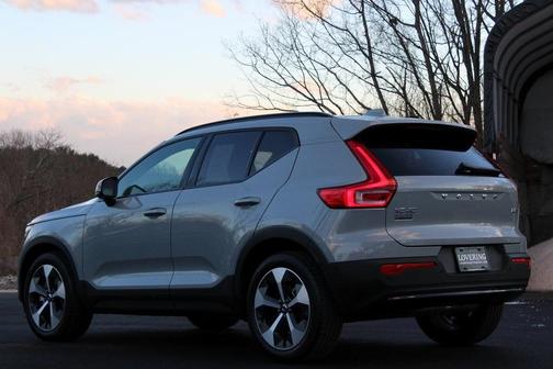 2025 Volvo XC40 B5 Plus Dark Theme