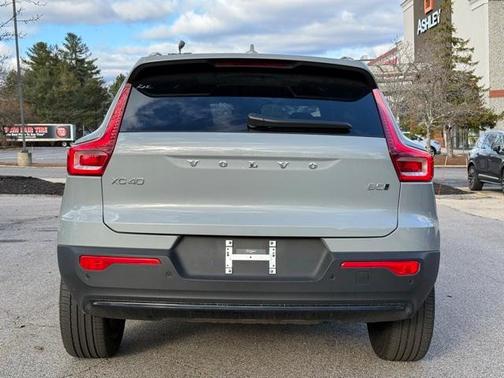 2025 Volvo XC40 B5 Plus Dark Theme