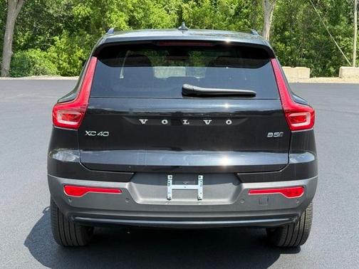 2024 Volvo XC40 B5 Plus Dark Theme