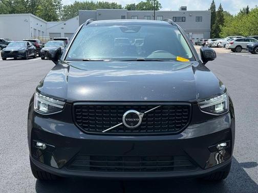 2024 Volvo XC40 B5 Plus Dark Theme