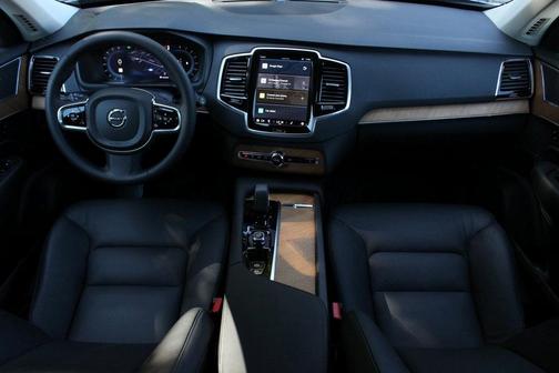 2024 Volvo XC90 B6 Plus Bright Theme 7-Seater