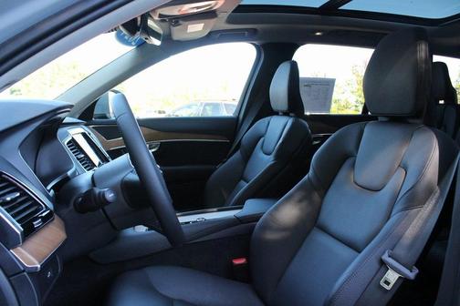 2024 Volvo XC90 B6 Plus Bright Theme 7-Seater
