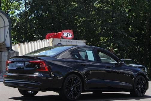 2024 Volvo S60 Recharge Plug-In Hybrid T8 Ultimate Black Edition